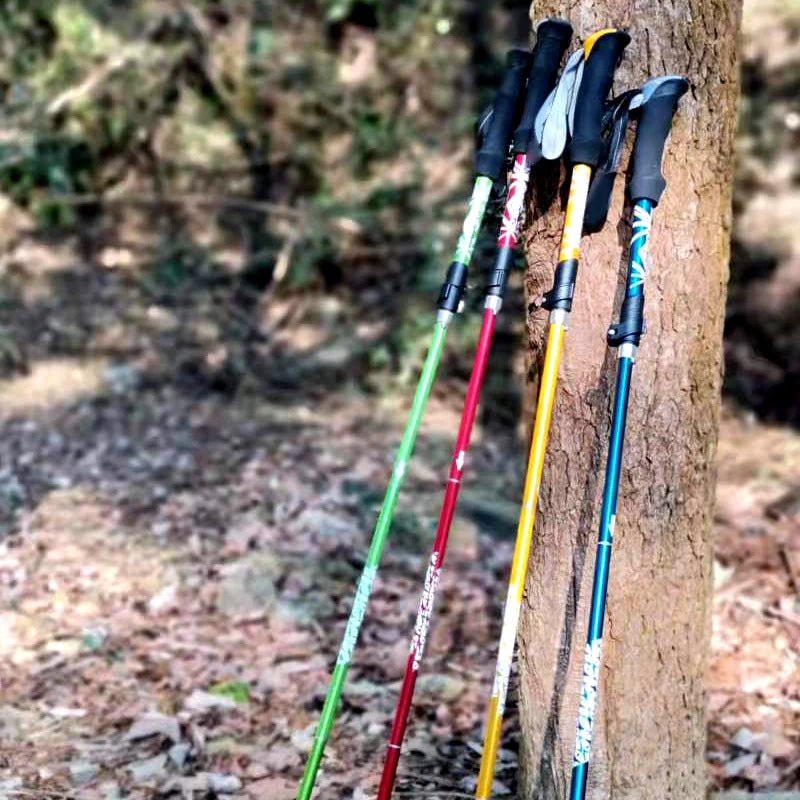 Bâton de randonnée pliable 5 sections jusqu’à 130 cm — poignée mousse, pointe tungstène | AJ TrekZ 130